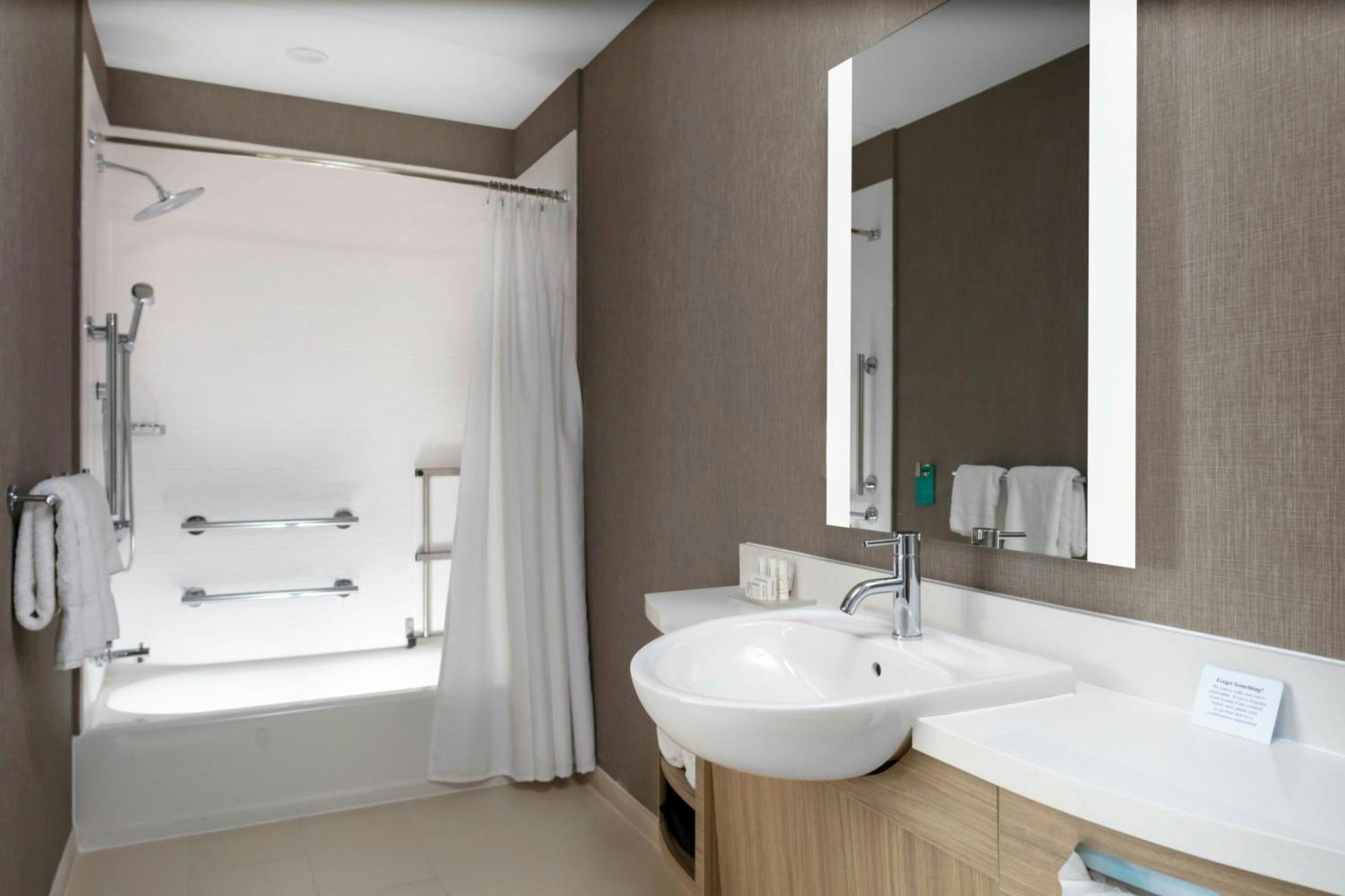 Springhill Suites Kansas City Airport Екстериор снимка